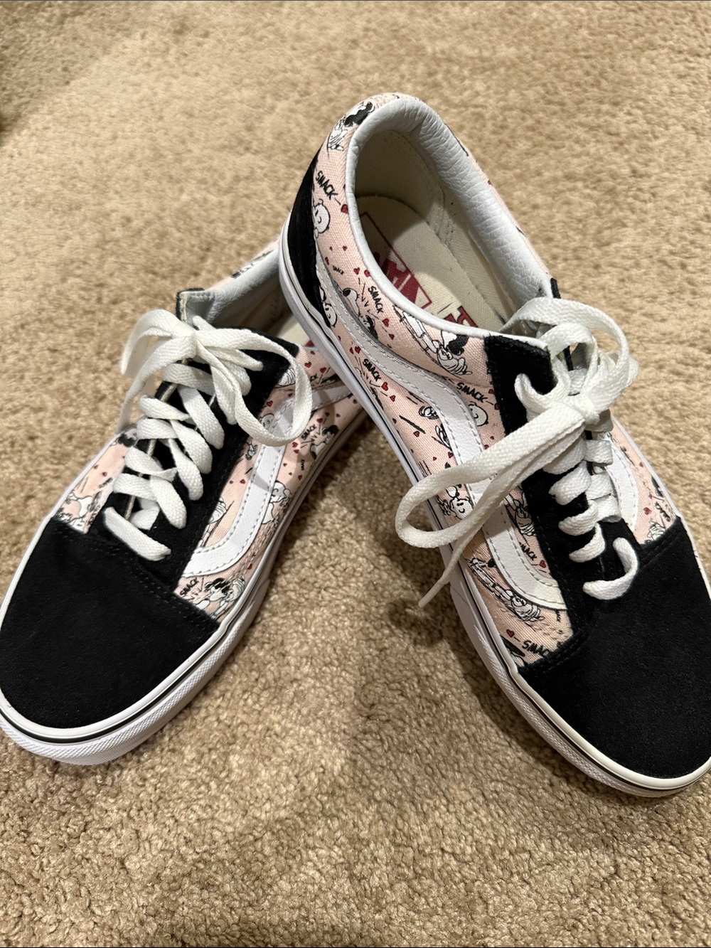 Vans Women's Black & Light Pink Printed Old Peanuts Skool Sneakers